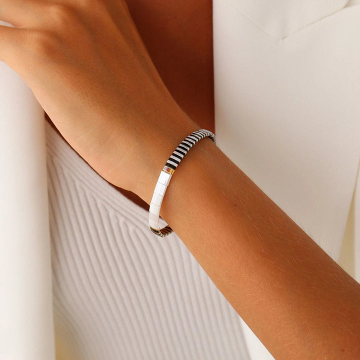 Thea - détail des couleurs et motifs en perles Miyuki Tila