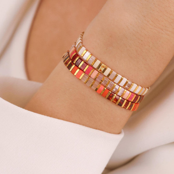 Claret - bracelet en perles Miyuki porté au poignet