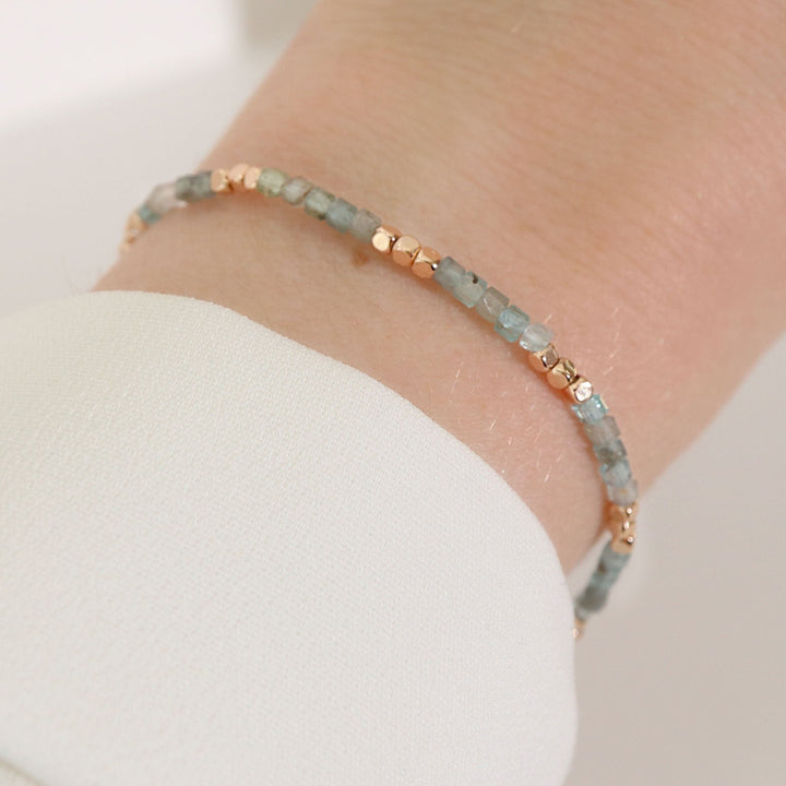 Elisa - bracelet en perles Miyuki porté au poignet