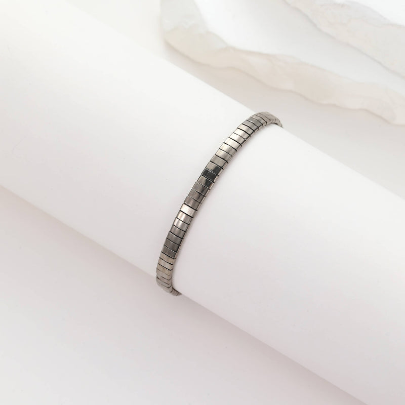Lyna - bracelet en perles Miyuki porté au poignet