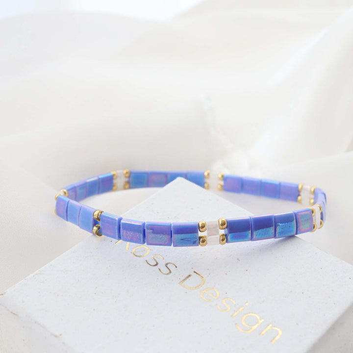 Parure Pourpre - bracelet en perles Miyuki porté au poignet