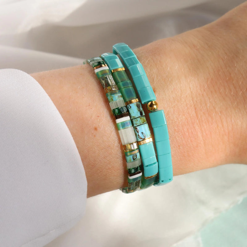 Parure Émeraude - bracelet en perles Miyuki porté au poignet