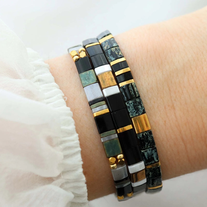 Parure Iconic - bracelet en perles Miyuki porté au poignet