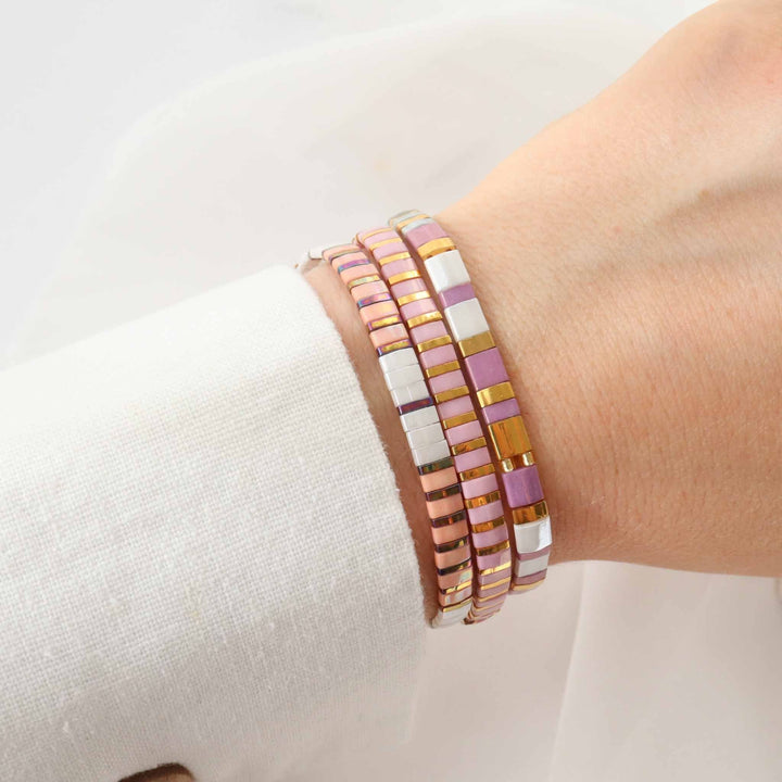 Parure Jasmine - bracelet en perles Miyuki porté au poignet