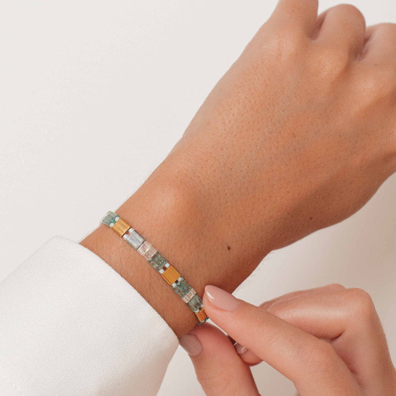Beatrice - bracelet en perles Miyuki porté au poignet