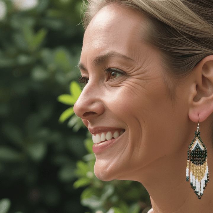Isla - boucles d'oreilles en perles Miyuki portées