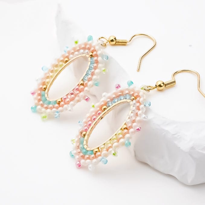 Julietta - boucles d'oreilles en perles Miyuki portées