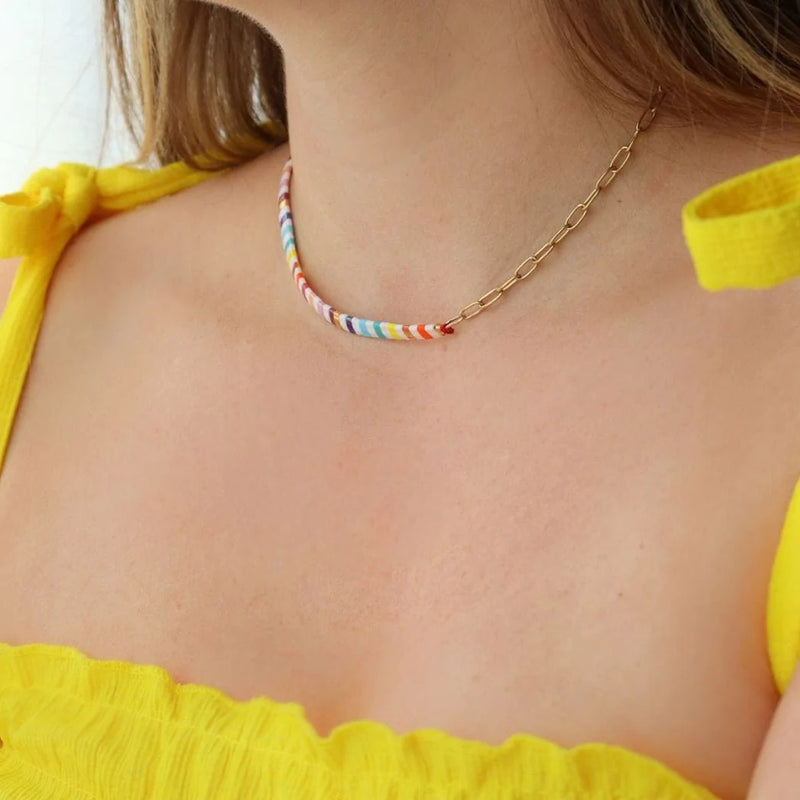 Linnea - collier en perles Miyuki porté