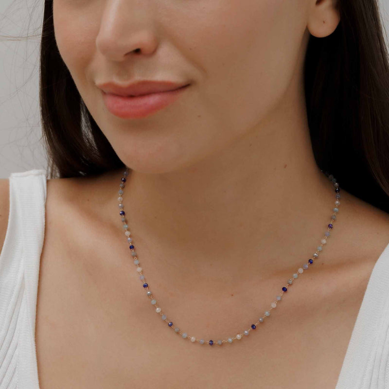 Liva - collier en perles Miyuki porté